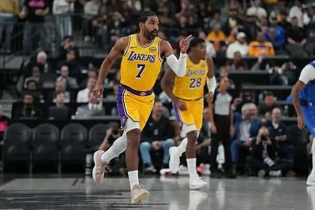 不可能达到, 替补席则由